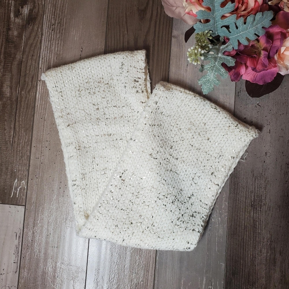 K.I.T. Keep it Trendy Women's Cream and Silver Neck Wrap Infinity Scarf NWOT - Picture 11 of 14